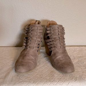 Adorable Chunky Heeled Faux Suede Ankle Boots - ~7 or 7.5